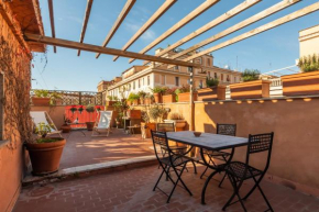 Bright and Comfy Terraced Apartment in Trastevere